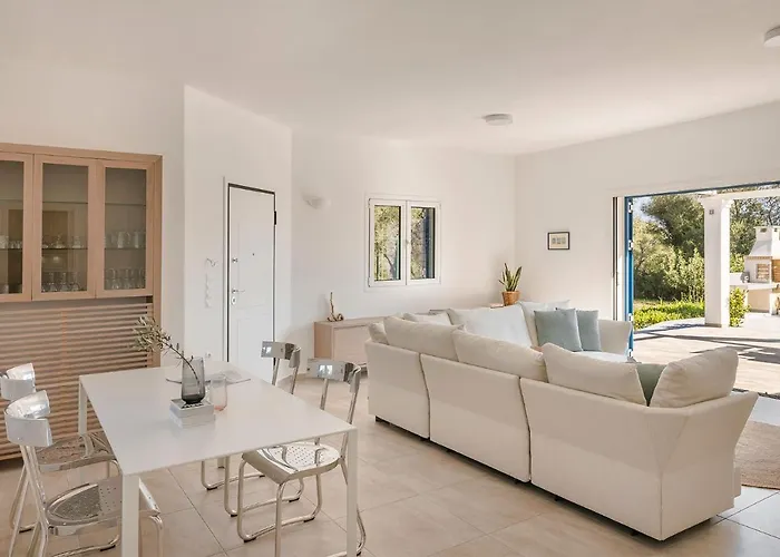 Laura - Serene Escape With A Private Pool Villa