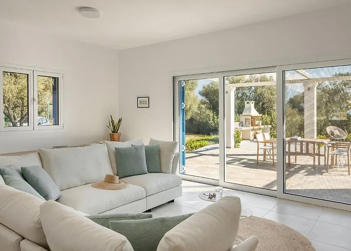 Laura - Serene Escape With A Private Pool *