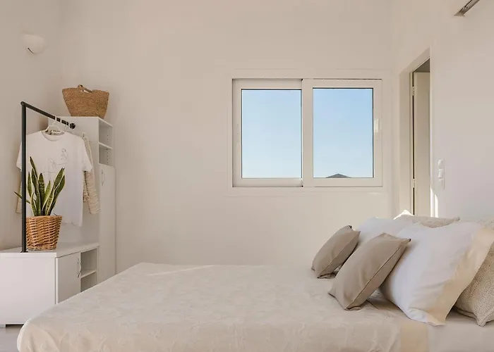 Laura - Serene Escape With A Private Pool Villa *