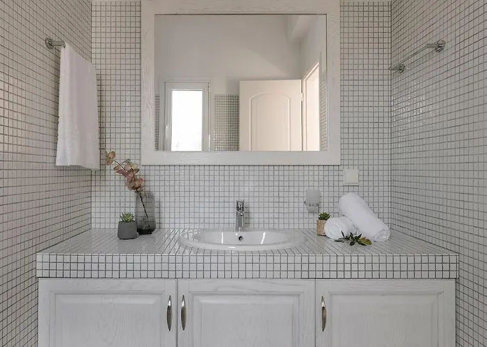 Laura - Serene Escape With A Private Pool Villa *