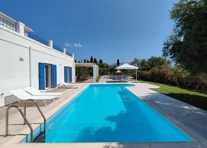 Villa Laura - Serene Escape With A Private Pool