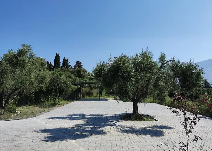 Laura - Serene Escape With A Private Pool * Spartià