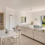 Laura - Serene Escape With A Private Pool Villa