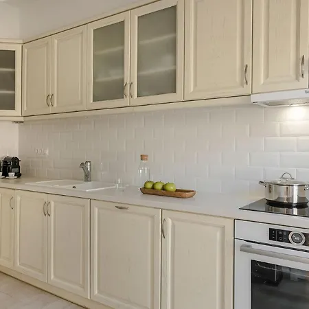 Laura - Serene Escape With A Private Pool Villa