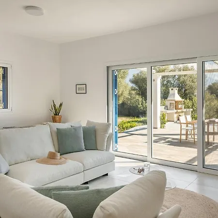 Laura - Serene Escape With A Private Pool *