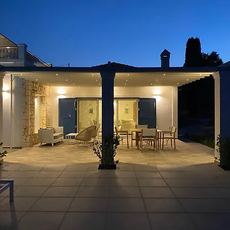 Laura - Serene Escape With A Private Pool Villa