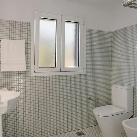 Laura - Serene Escape With A Private Pool Villa Spartià